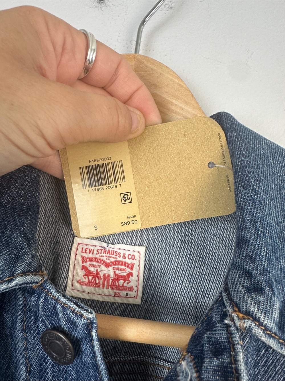 NEW Levi’s Blue Denim Jumpsuit Small Sleeveless Cotton Pockets Relaxed Casual - Picture 13 of 16
